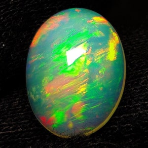 AAA++ Cabochon opale naturale di alta qualità molto raro! Multi opale di fuoco forma ovale Opale di fuoco dimensioni 15x11x6 mm 5,00 carati per la creazione di gioielli.