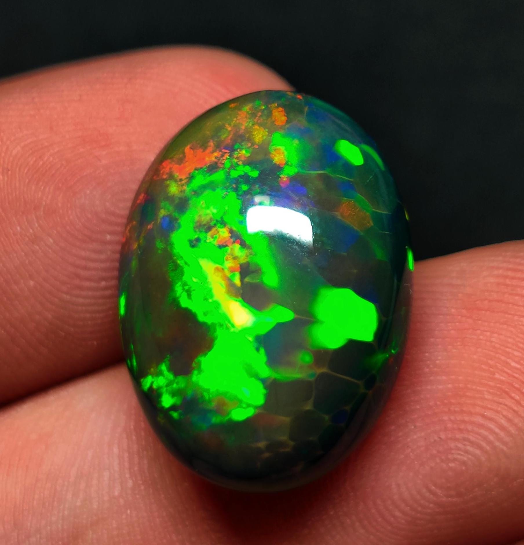 AAAA+++ Cabochão de Opala Negra Natural de Alta Qualidade, Opala de Fogo Multicor, Pedra Preciosa Muito Rara! Tamanho 20x15x9mm Opala de 14,20 quilates para Fabricação de Joias.
