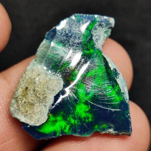 AAAA + + Opale noire naturelle de qualité supérieure brute, opale éthiopienne multi-feu brute, brute en vrac, taille 24 mm, longueur 12,75 carats, pour la fabrication de bijoux.