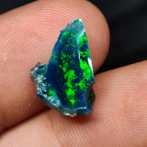 AAAA++ Opale nero naturale di alta qualità, opale etiope grezzo multifuoco, opale grezzo sfuso, dimensioni 15 mm, lunghezza 3,35 carati, per la creazione di gioielli.