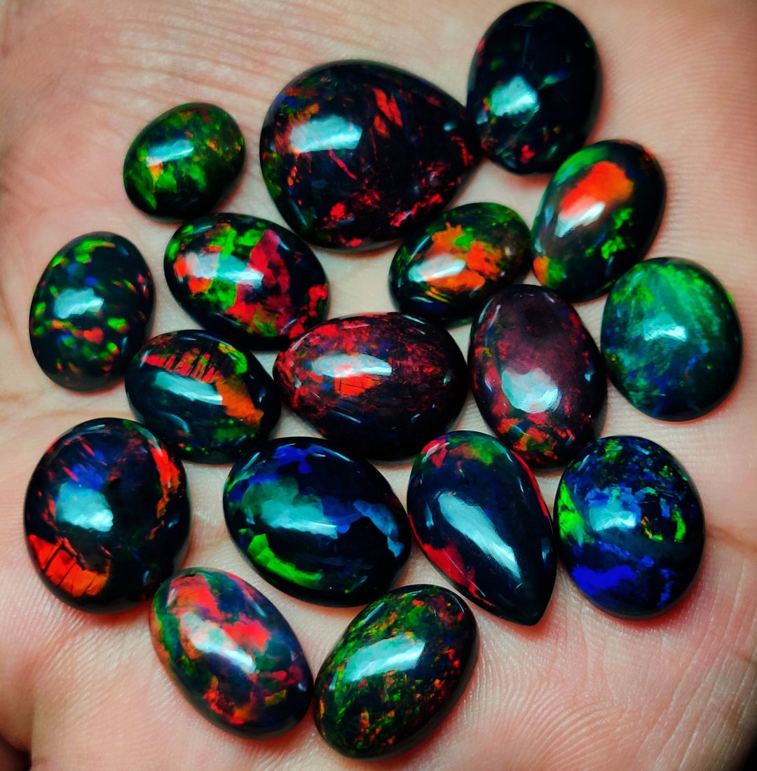 ES 3.305 ct. NEGRO OPAL NATURAL ETHIOPIA OVAL CABOCHON