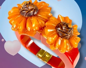 Bakelite Clamper Bracelet, Overdyed & Carved Bakelite Black Eyed Susan Flowers and Rust Hinged Bracelet