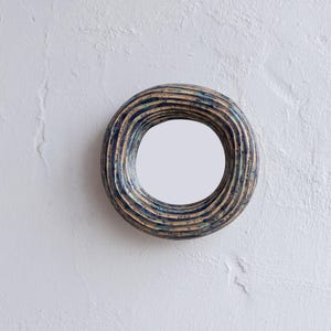 Keramisk väggspegel, handgjord rund bohospegel, kustnära badrumsdekor, rustik heminredning, höstväggdekor, inflyttningspresent bild 19