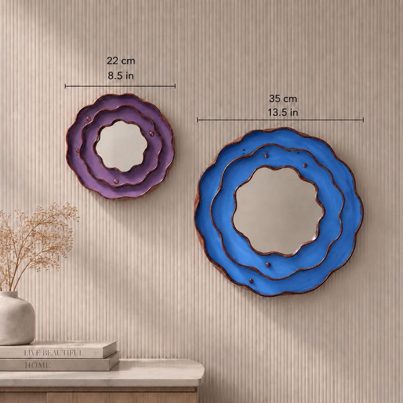 Faliste ceramiczne lustro ścienne, ręcznie wykonany zestaw luster z kwiatowym wzorem, jesienna dekoracja domu, eklektyczna dekoracja ścienna, lustro rzeźbiarskie, kolorowy prezent od rzemieślnika Purple S + Blue L