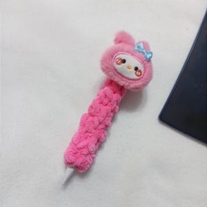 マイメロディのバニー柄、ふわふわのApple Pencil用かぎ針編みケース