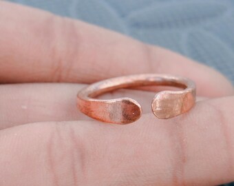 Anillo de cobre macizo, joyería hecha a mano, ajustable, regalo de San Valentín, anillo de diseño.