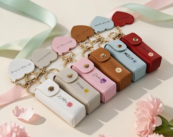 Gepersonaliseerde geboortebloem lippenstift tas sleutelhanger met spiegel, Moederdagcadeau, make-up minnaar cadeau, bloemen lippenstift tas, cadeau voor haar