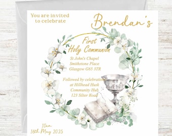 Könnte beinhalten: Eine weiße Karte mit einem goldenen und grünen Blumenkranz, einem Kelch und einem Buch. Der Text lautet "Brendan's First Holy Communion" und enthält Datum, Uhrzeit und Ort der Veranstaltung.