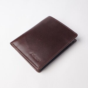 Cartera de cuero marrón hecha a mano con correa deslizante para tarjetas, 2 bolsillos ocultos y ranura para SIM, billetera de cuero elegante plegable con protección RFID, billetera para hombre.