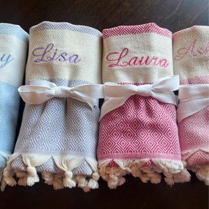 Serviette de plage polyvalente design losanges, cadeaux personnalisés, serviette de plage avec nom, cadeau d'anniversaire, cadeau fille, serviette de plage personnalisée