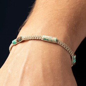 Handgemaakte variscietarmband: beige macramé gevlochten sieraden