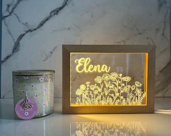 Lampe de jardin et cadre photo LED florale | Plaque de nom lumineuse personnalisée | Parfait pour fille, chambre de fille | Cadeau de naissance unique