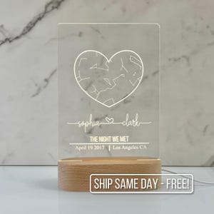 Mapa de luz nocturna con estrellas personalizado para parejas por fecha y ubicación. Regalos para parejas, regalos de compromiso, regalo de aniversario para ella, regalo del día de San Valentín
