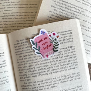 Nur noch ein Kapitel | Blumenaufkleber | Buchliebhaber | Bücherwurmaufkleber | Bücherwurmsachen