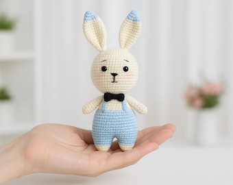Patroon gehaakt konijntje: amigurumi-speelgoed met overall (pdf-patroon)