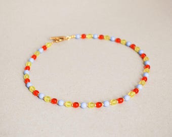 Sommerliche Perlenkette aus bunten Glasperlen – Gelb, Orange, Hellblau – mit goldfarbenem Knebelverschluss, handgemacht | Geschenk Freundin