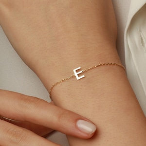 Pulseira Inicial - Pulseira de Letra Personalizada - Pulseira de Inicial de Família - Presente de Aniversário para a Mãe - Joias Iniciais - Presente de Natal para Ela