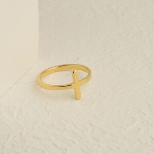 Minimalist Cross Ring