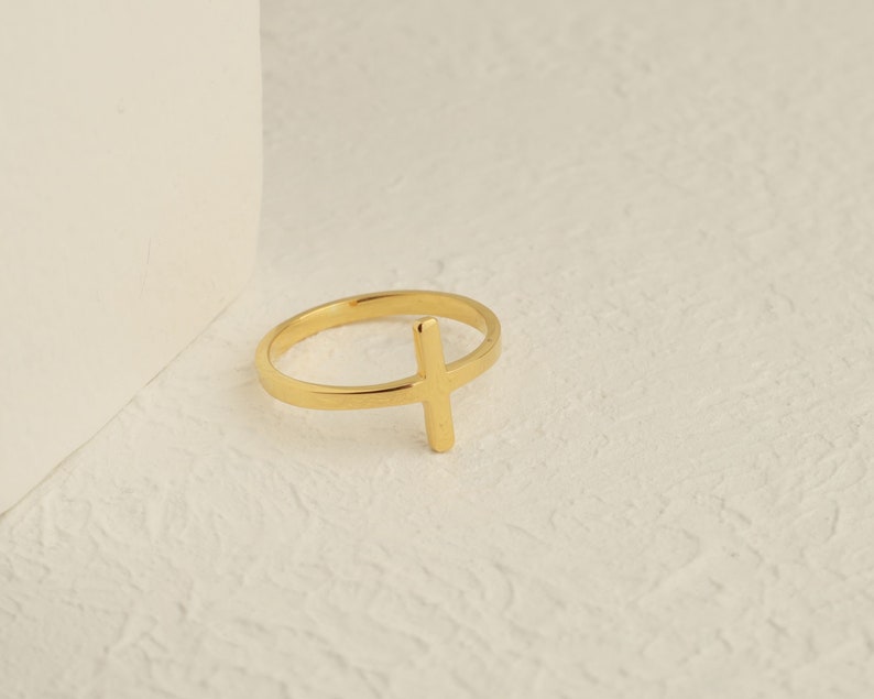 Minimalist Cross Ring