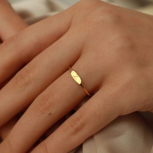 Anillo inicial - Anillo inicial personalizado - Anillo de letras para ella - Anillo inicial delicado - Anillo de apilamiento - Anillo de letras delicadas - Anillo personalizado
