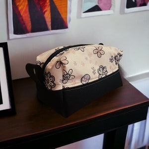 makeup bag | toiletry bag | cosmetic bag flowers