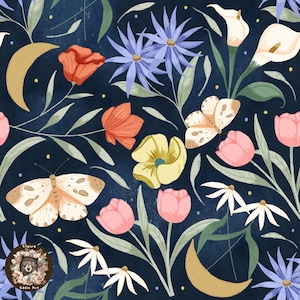 Puede incluir: Un diseño de patrón floral con varias flores, mariposas y lunas crecientes sobre un fondo azul oscuro. Las flores incluyen tulipanes, calas y margaritas, con tonos naranja, amarillo, rosa y azul. Las mariposas tienen alas color canela con manchas marrones.