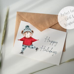 Puede incluir: Una ilustraci&oacute;n de acuarela de un oso con un gorro azul y blanco, un su&eacute;ter a rayas rojas y blancas y pantalones azules con lunares blancos. El oso est&aacute; patinando sobre hielo y el texto "Happy Holidays" est&aacute; escrito en cursiva negra.