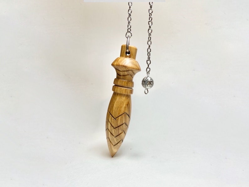 Thot pendulum in Olivier d'Occitanie wood thot wood 22 grams image 1