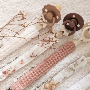 Personalized baby pacifier clip image 1