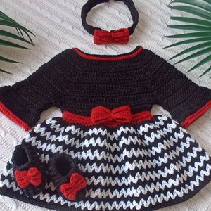 Vestido negro de bebé hecho a mano, vestido de crochet con mangas españolas, vestido de cumpleaños para niña.