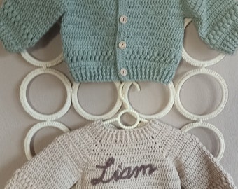 Personalisierte Baby Strickjacke, handgestickte Namensjacke, neues Baby Geschenk, nach Hause kommen Outfit, handgemachte Baby Strickjacke, Baby Geschenk