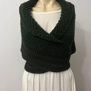Claire’s Outlander Shawl | Hand-Knitted Wool Triangle Wrap  Chunky Shoulder Scarf | Custom Boho Triangle Scarf |Cozy WrapTriangle Wool Wrap