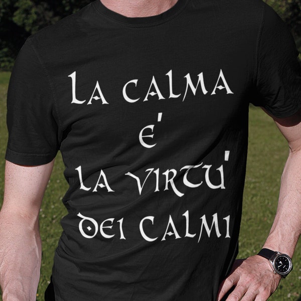 La CALMA è la VIRTU' dei Calmi - Super Cool Funny Giftt-shirt Divertente Slogan Tee