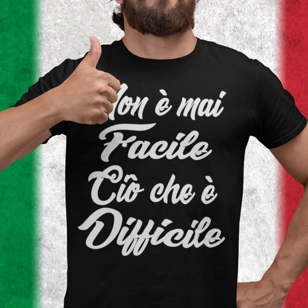 Non è MAI FACILE, ciò che è Difficile - Super Cool Funny Gift T-shirt Divertente Slogan Tee