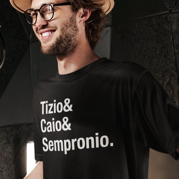 TIZIO e CAIO e SEMPRONIO - Super Cool Funny Gift T-shirt Divertente Slogan Tee