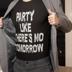 PARTY LIKE there&#39;s no TOMORROW - Cool /Loose Fit / Funny / Party / Gift / Eye Catching / T-Shirt / Man / Top / Tee / Night Out / Tshirt