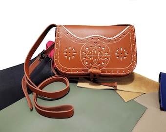 Small leather shoulder bag for women vintage style