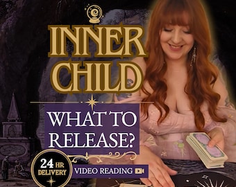 Può includere: Una persona con lunghi capelli castano-rossicci che indossa un abito rosa chiaro, intenta in una lettura di tarocchi. L'immagine presenta il testo INNER CHILD WHAT TO RELEASE? 24 HR DELIVERY VIDEO READING, con carte disposte su un panno scuro.