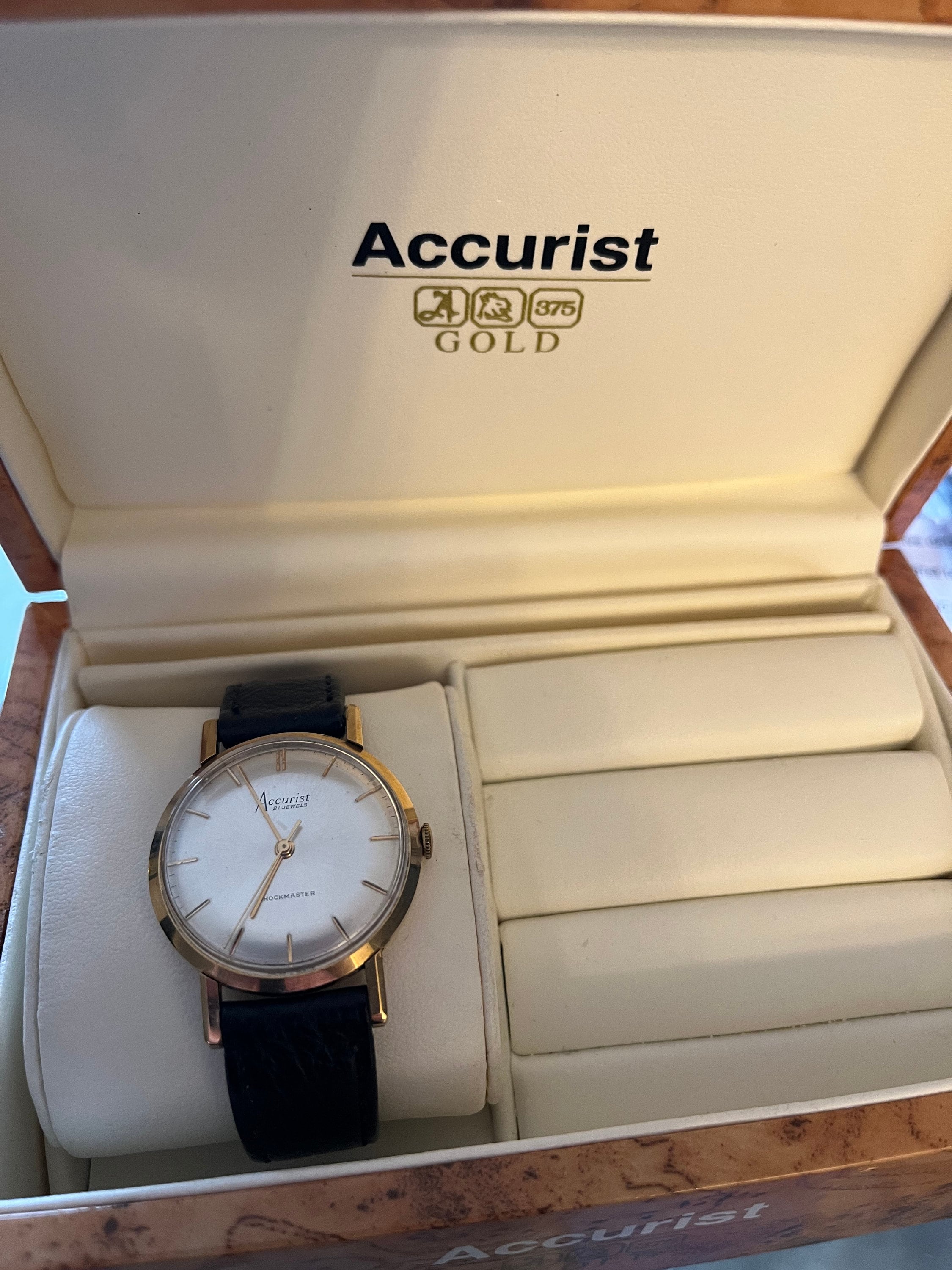 Accurist 375 cheap gold watch