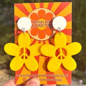 60s 70s PEACE FLOWER EARRINGS | Retro Acrylic Floral Dangle Earrings | Vintage inspired Mid Century | Cute Kitschy Hippie Boho Daisy