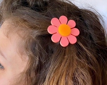 RETRO FLOWER HAIRCLIP - ‘Rickie’ Daisy Flower Acrylic Hair Barrette Slide - 60s Vintage inspired