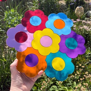 RAINBOW DAISY MIRROR - Retro Coloured Acrylic Mirror Wall Hanging - 60s Vintage inspired Pop Art Mid century style