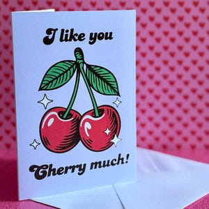 レトロな「I Like You Cherry Much」記念日またはバレンタインカード | ヴィンテージ風の素敵な A6 グリーティング カードと封筒 | ミッドセンチュリー 60 年代 70 年代