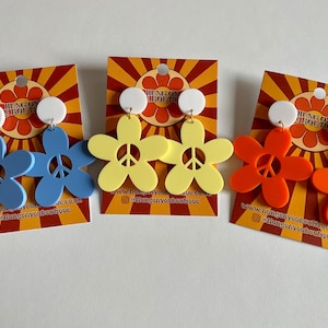 60s 70s PEACE FLOWER EARRINGS - Retro Acrylic Flower Peace Dangle Earrings - Vintage inspired Mid Century Modern