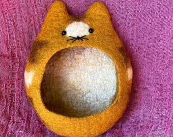 Felted vessel/cat lover gift/table organizer/key bowl