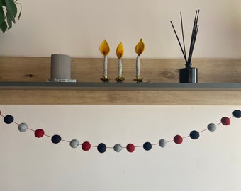 Felt ball's garland/Red Bufalo/ Felted Garland  /Nursery decor