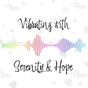 Pode incluir: Design gráfico branco com as palavras "Vibrating with Serenity & Hope" em escrita preta. Uma onda sonora colorida, que vai do verde ao roxo, abrange a imagem. O design inclui pequenos corações e o texto "amore GRAPHICS".