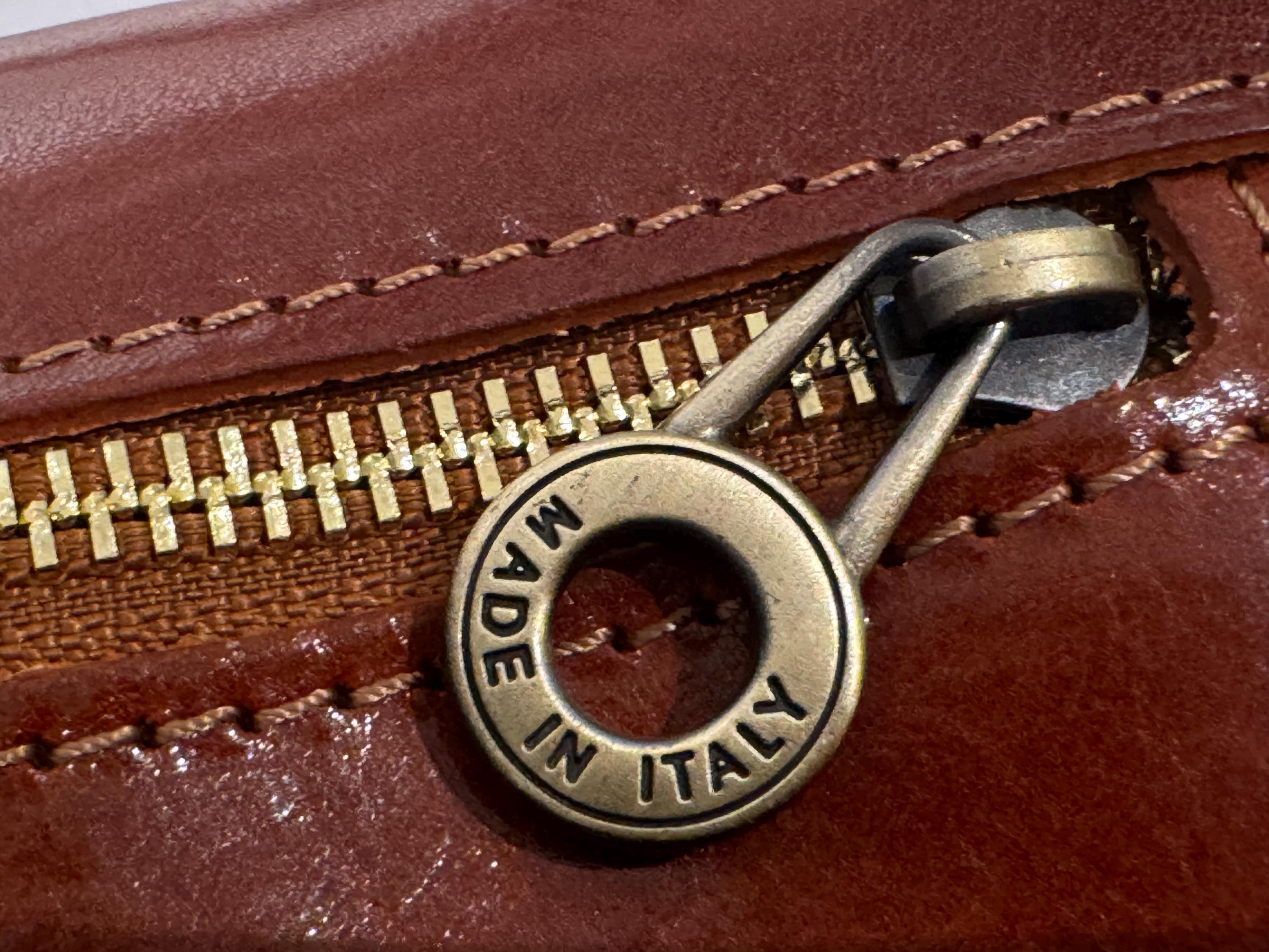 Elegant Brown Italian Leather Crossbody Bag Women With Brass
