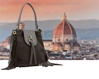 イタリア製ハンドメイドレザーバッグ（女性用）：ダークブラウンのフルグレインスエードレザーバッグ、ボヘミアン風フリンジショルダーバッグ、イタリア製、フィレンツェ