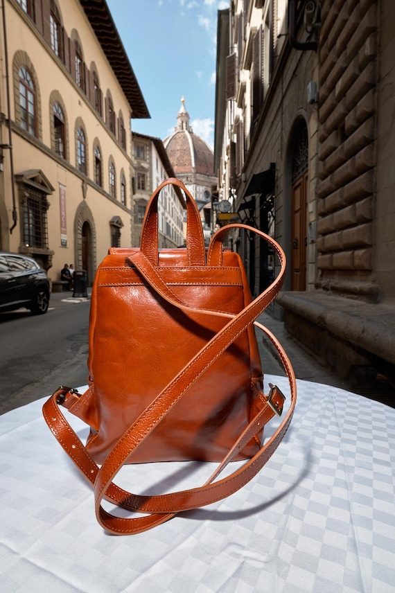 Piazza leather backpack Handcrafted Full-grain Leather Piazza Medio Shoulder Bag  main image 4
